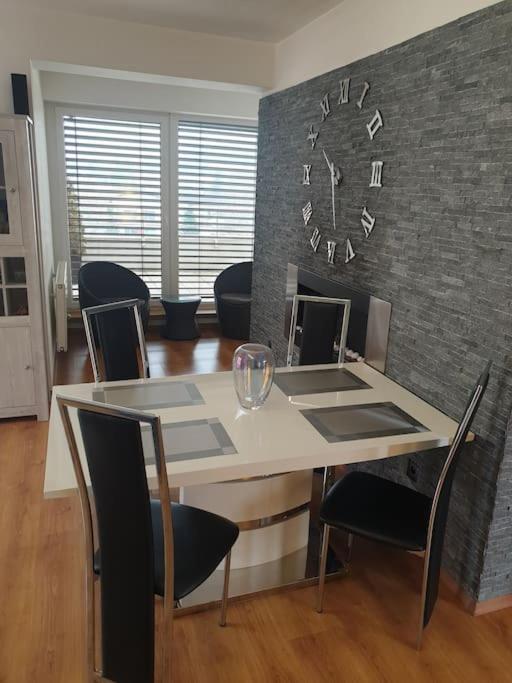 Mezonetovy Apartman V Centre Novej Dubnice Ilava Dış mekan fotoğraf